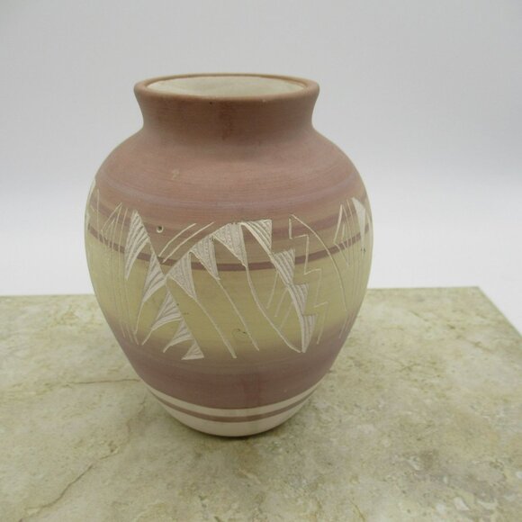Navajo Mesa Verde Pottery Vase Signed M Jones 5.5" Neutral Brown Beige NAV USA - Picture 8 of 14